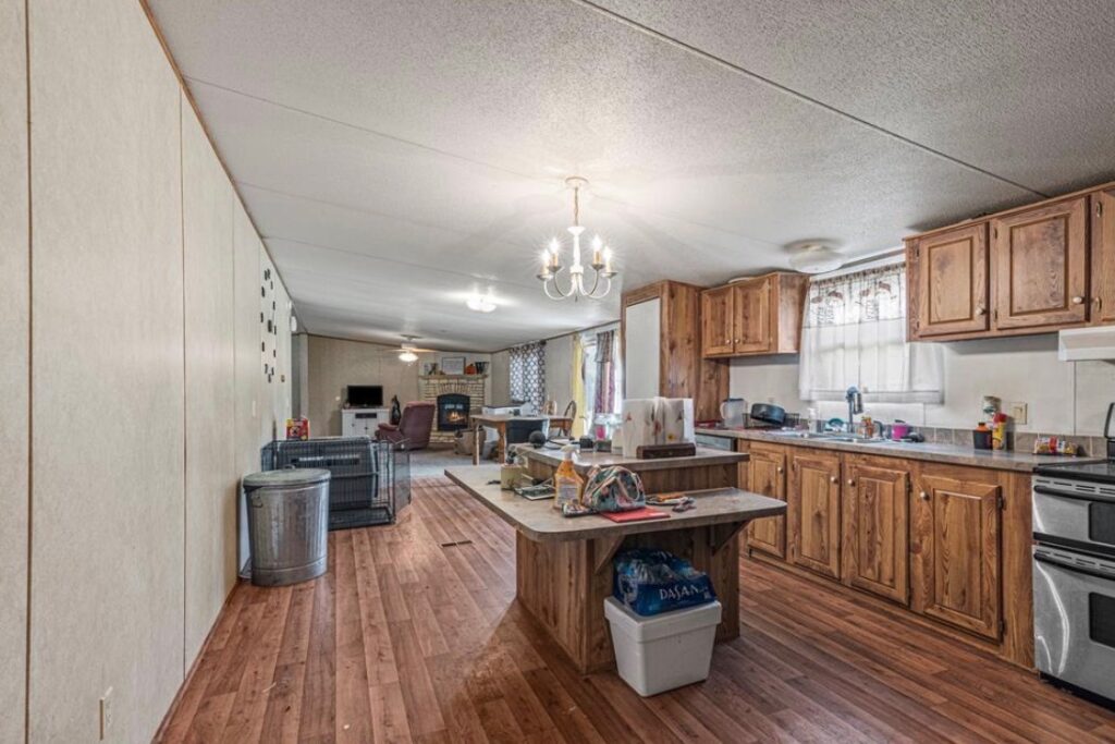 4 BEDS 2 BATHS 2,000 SQFT Bossier City, LA 71112 5