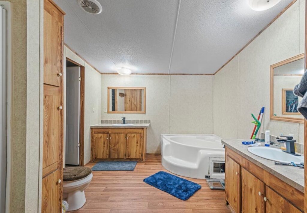 4 BEDS 2 BATHS 2,000 SQFT Bossier City, LA 71112 10